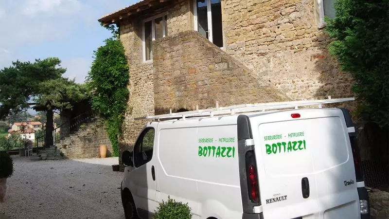 Prenez contact avec la SARL BOTTAZZI, votre artisan serrurier métallier à Chaponost et en région lyonnaise | Dépannage
