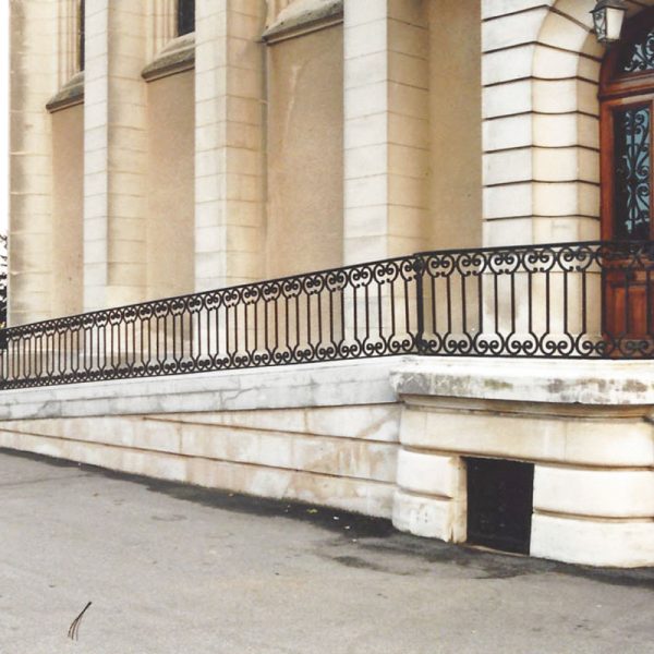 SARL BOTTAZZI, votre artisan serrurier métallier en région lyonnaise | Sécuriser sa maison avec un garde-corps